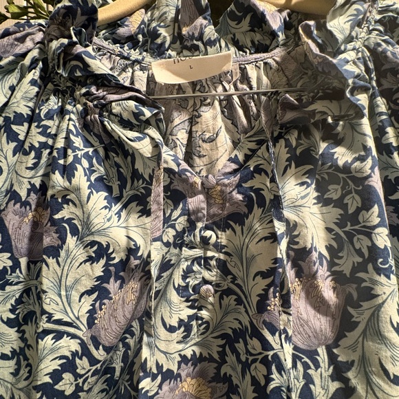Tuckernuck HYACINTH HOUSE Multi Blue Leafy
Floral Thea Blouse Size L - Picture 4 of 6